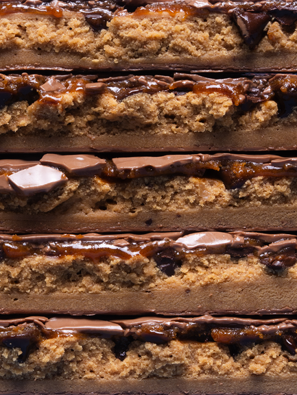 Barebells Vegan Caramel Choco Chip Hover Background
