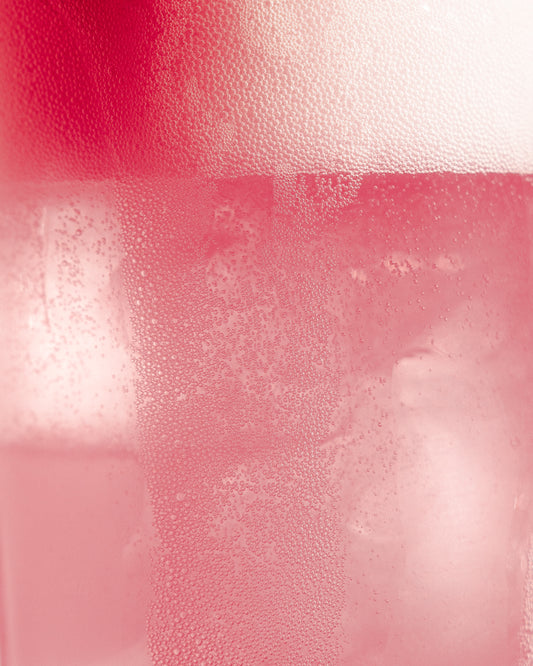 Barebells Protein Soda Wild Strawberry Hover Background