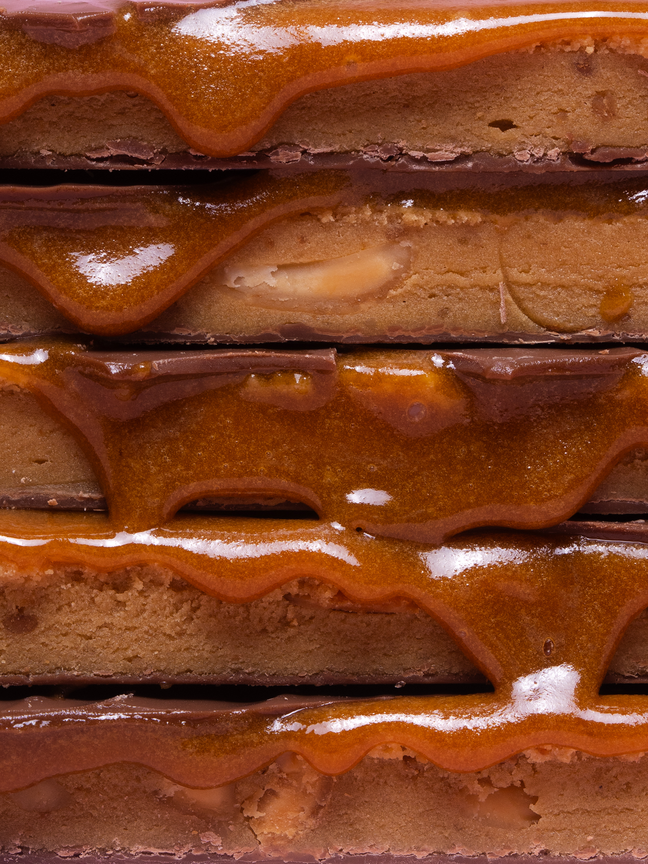 Barebells Vegan Caramel Peanut Hover Background