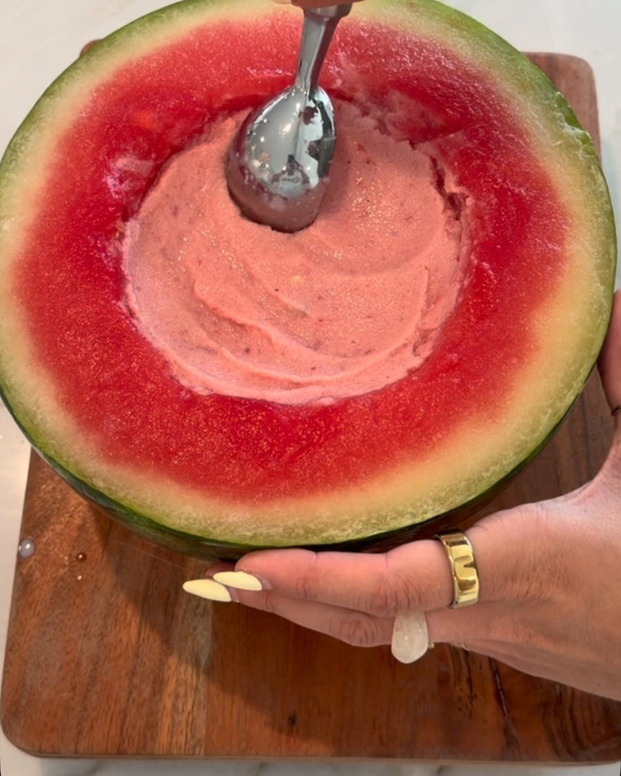Summer isn’t over yet… why not enjoy some protein watermelon ice cream in the meantime? 🍦🍉