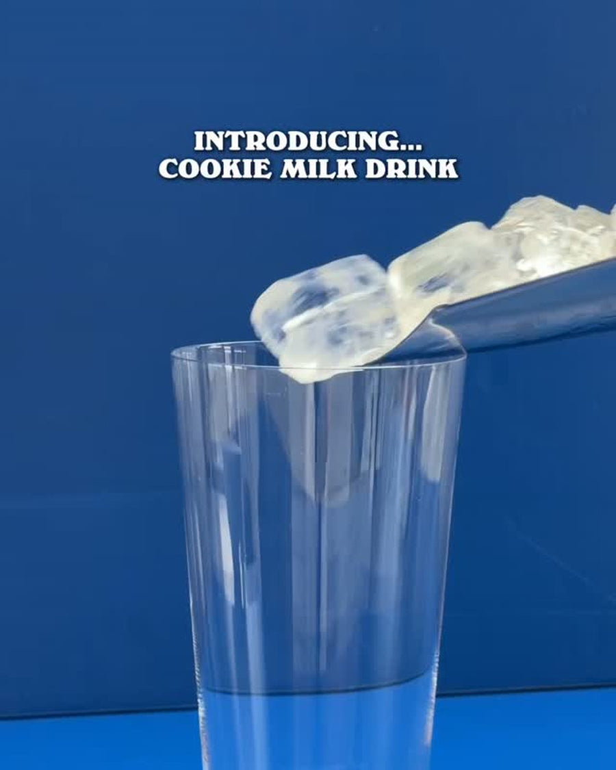 Anyone else craving Milk and Cookies? 🍪🥛 Satisfy your craving now with 24 grams of protein and only 2 grams of sugar😌⁠
⁠
Available now on Barebells.com⭐️