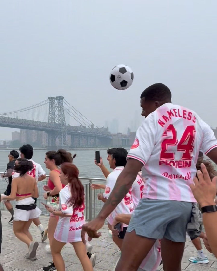 Who says you can’t bring soccer to a run club? 🤭 ⚽️🏃