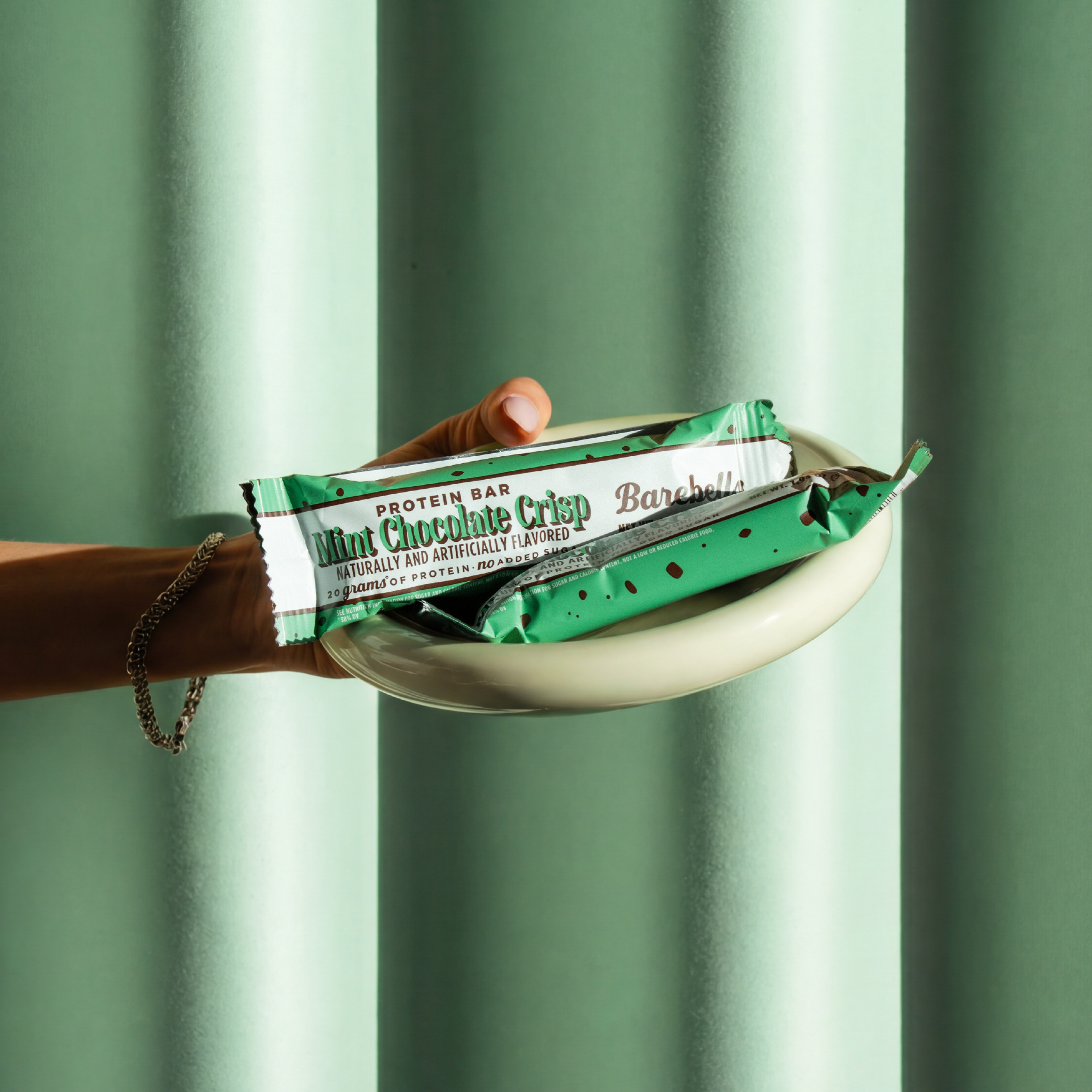 Barebells Mint Chocolate Chrisp Lifestyle 2